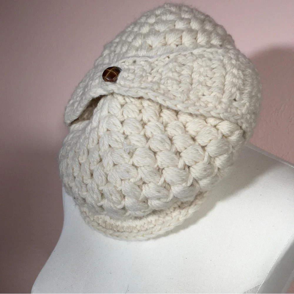 Vintage Cream Crochet Newsboy Cap and Matching Knit Gloves - Picture 3 of 15